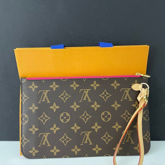 New authentic neverfull GM pink wallet - Picture 3 of 10